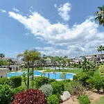 Apartamento Stayatsas Marbella Luxury 2 Bedroom Apartment, 80 M2 Private Terrace, Huge Pools, Private Parking Walk To Beach & Puerto Banus