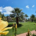 Apartamento Stayatsas Marbella Luxury 2 Bedroom Apartment, 80 M2 Private Terrace, Huge Pools, Private Parking Walk To Beach & Puerto Banus Marbella