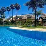 Apartamento Stayatsas Marbella Luxury 2 Bedroom Apartment, 80 M2 Private Terrace, Huge Pools, Private Parking Walk To Beach & Puerto Banus *