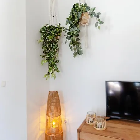 Stayatsas Marbella Luxury 2 Bedroom Apartment, 80 M2 Private Terrace, Pools, Walk To Beach & Puerto Banus *