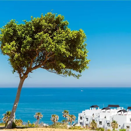 Stayatsas Marbella Luxury 2 Bedroom Apartment, 80 M2 Private Terrace, Pools, Walk To Beach & Puerto Banus Appartement