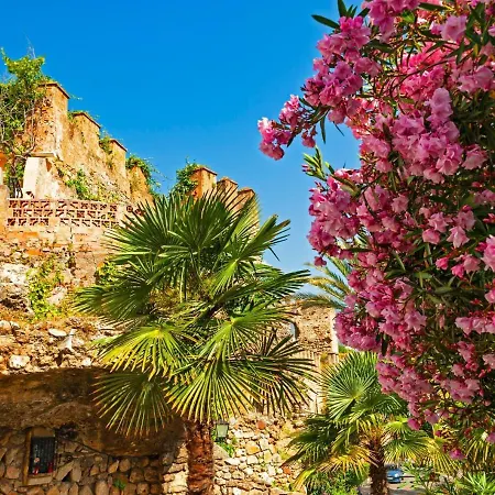 Stayatsas Marbella Luxury 2 Bedroom Apartment, 80 M2 Private Terrace, Pools, Walk To Beach & Puerto Banus