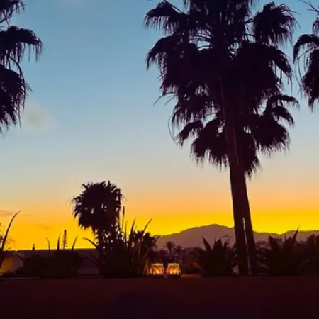 Stayatsas Marbella Luxury 2 Bedroom Apartment, 80 M2 Private Terrace, Pools, Walk To Beach & Puerto Banus Marbella