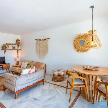 Stayatsas Marbella Luxury 2 Bedroom Apartment, 80 M2 Private Terrace, Pools, Walk To Beach & Puerto Banus شقة