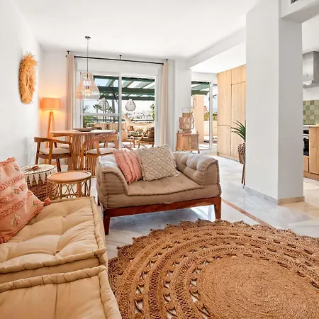 Stayatsas Marbella Luxury 2 Bedroom Apartment, 80 M2 Private Terrace, Pools, Walk To Beach & Puerto Banus *