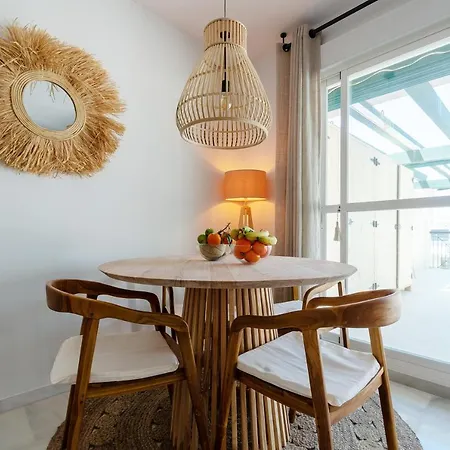 Stayatsas Marbella Luxury 2 Bedroom Apartment, 80 M2 Private Terrace, Pools, Walk To Beach & Puerto Banus