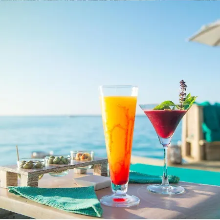 Stayatsas Luxe App Vlakbij Strand, 80 M2 Terras, Grote Zwembaden