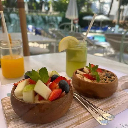 Stayatsas Marbella Luxury 2 Bedroom Apartment, 80 M2 Private Terrace, Pools, Walk To Beach & Puerto Banus 아파트 *