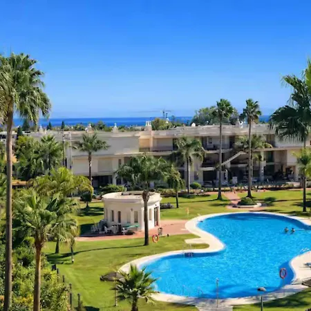 Stayatsas Luxury 80 M2 Terrace, Pools & Parking شقة