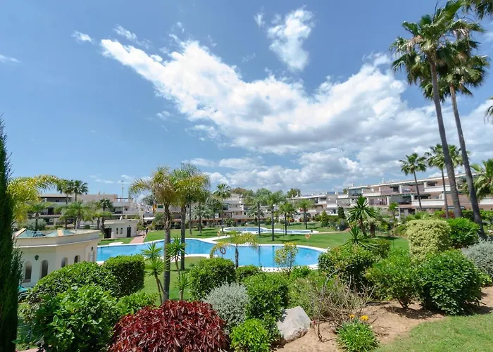 Apartamento Stayatsas Luxury 2 Bedroom Apartment, 80 M2 Private Terrace, Pools, Walk To & Puerto Banus