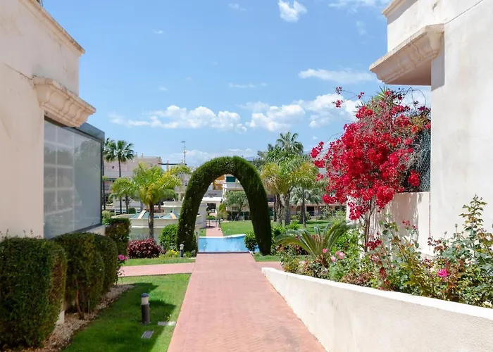 Stayatsas Luxury 2 Bedroom Apartment, 80 M2 Private Terrace, Pools, Walk To & Puerto Banus Apartamento *