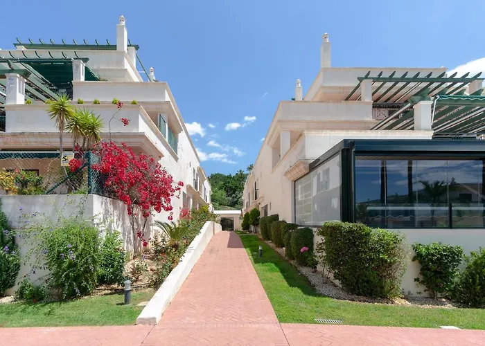 Apartamento Stayatsas Luxury 2 Bedroom Apartment, 80 M2 Private Terrace, Pools, Walk To & Puerto Banus *