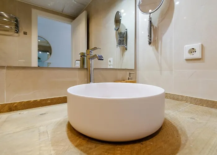 Stayatsas Luxury 2 Bedroom Apartment, 80 M2 Private Terrace, Pools, Walk To & Puerto Banus Marbellac