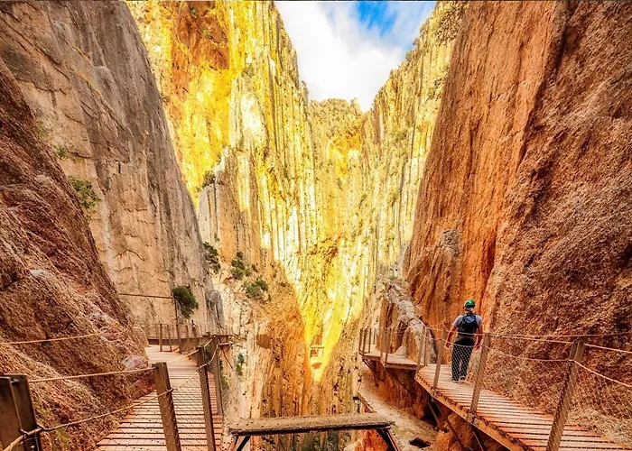 Apartman Stayatsas Luxury 2 Bedroom Apartment, 80 M2 Private Terrace, Pools, Walk To & Puerto Banus