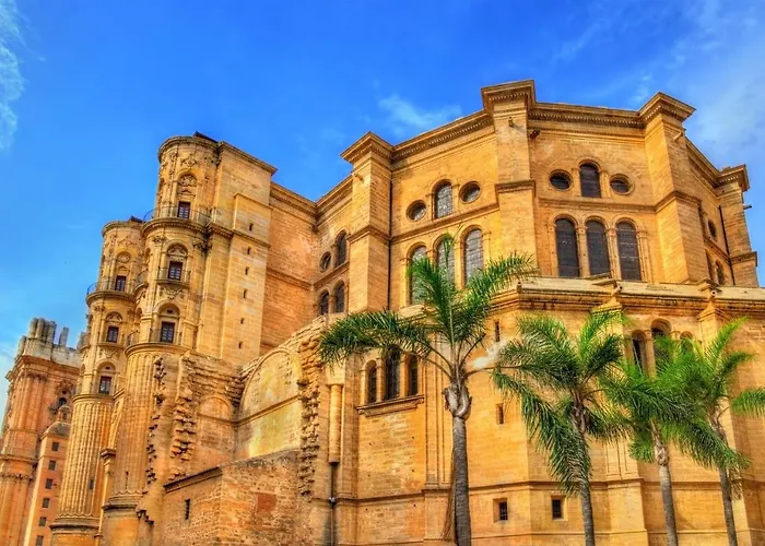 Stayatsas Luxury 2 Bedroom Apartment, 80 M2 Private Terrace, Pools, Walk To & Puerto Banus *