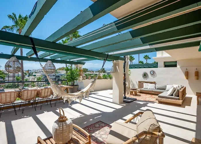 Stayatsas Luxury 2 Bedroom Apartment, 80 M2 Private Terrace, Pools, Walk To & Puerto Banus