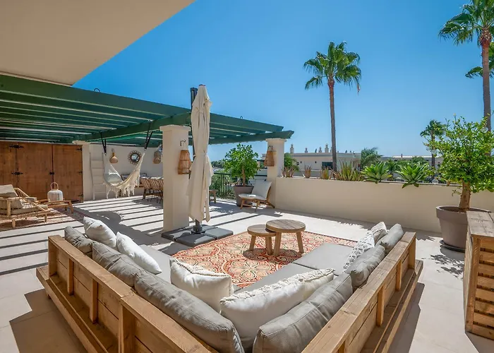 Apartamento Stayatsas Luxury 2 Bedroom Apartment, 80 M2 Private Terrace, Pools, Walk To & Puerto Banus Marbella