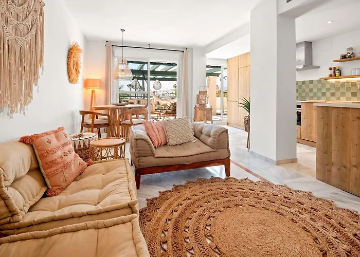 Stayatsas Luxury 2 Bedroom Apartment, 80 M2 Private Terrace, Pools, Walk To & Puerto Banus *