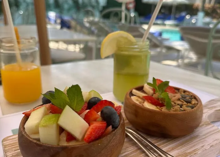 Stayatsas Luxury 2 Bedroom Apartment, 80 M2 Private Terrace, Pools, Walk To & Puerto Banus Apartamento *