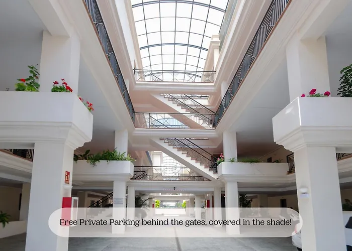 Stayatsas Luxury 2 Bedroom Apartment, 80 M2 Private Terrace, Pools, Walk To & Puerto Banus