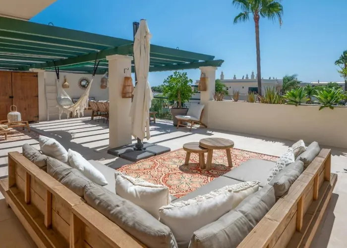 Stayatsas Luxury 2 Bedroom Apartment, 80 M2 Private Terrace, Pools, Walk To & Puerto Banus Appartement