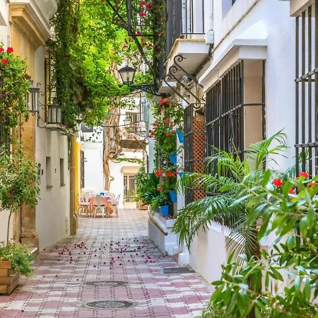 Апартаменты Stayatsas Marbella Luxury 2 Bedroom Apartment, 80 M2 Private Terrace, Pools, Walk To Beach & Puerto Banus Марбелья