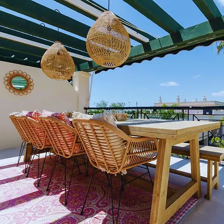 Stayatsas Luxury 2 Bedroom Apartment, 80 M2 Private Terrace, Pools, Walk To & Puerto Banus *