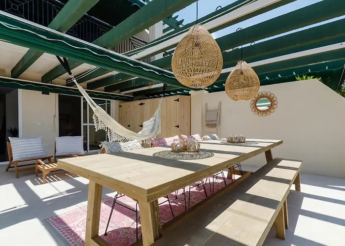 Stayatsas Luxury 2 Bedroom Apartment, 80 M2 Private Terrace, Pools, Walk To & Puerto Banus Apartament *
