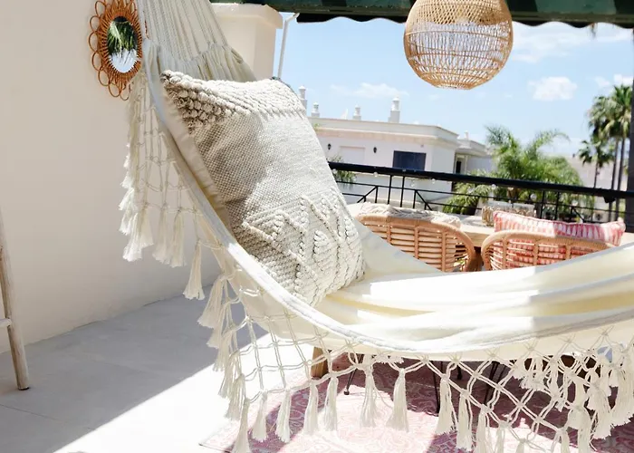 Stayatsas Luxury 2 Bedroom Apartment, 80 M2 Private Terrace, Pools, Walk To & Puerto Banus 마르베야