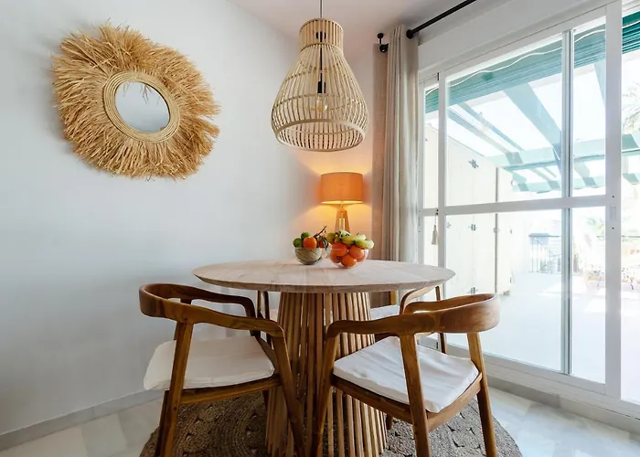 Stayatsas Luxury 2 Bedroom Apartment, 80 M2 Private Terrace, Pools, Walk To & Puerto Banus