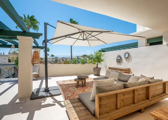 Stayatsas Luxury 2 Bedroom Apartment, 80 M2 Private Terrace, Pools, Walk To & Puerto Banus *