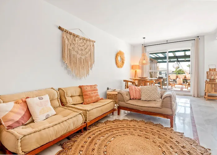 Stayatsas Luxury 2 Bedroom Apartment, 80 M2 Private Terrace, Pools, Walk To & Puerto Banus 아파트 *