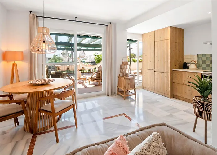 Apartament Stayatsas Luxury 2 Bedroom Apartment, 80 M2 Private Terrace, Pools, Walk To & Puerto Banus *