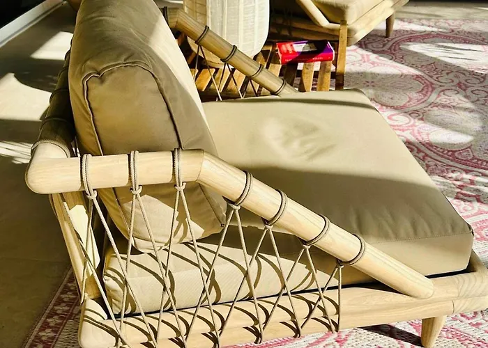 Stayatsas Luxury 2 Bedroom Apartment, 80 M2 Private Terrace, Pools, Walk To & Puerto Banus 아파트