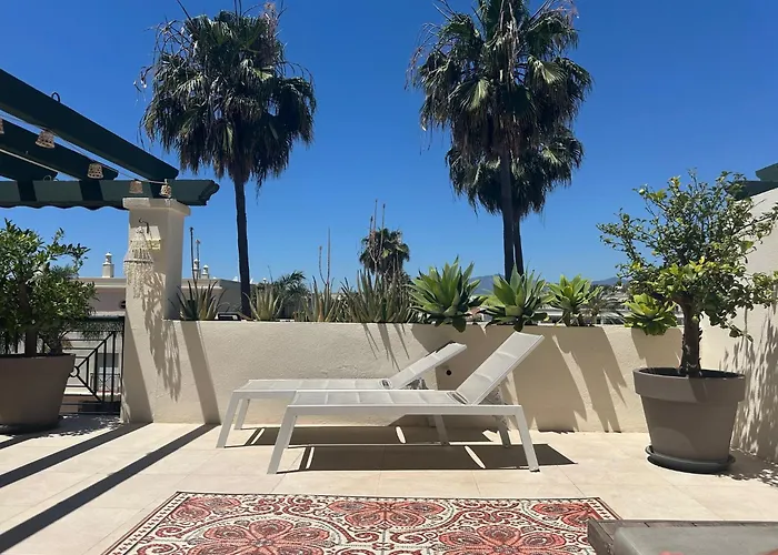 Stayatsas Luxury 2 Bedroom Apartment, 80 M2 Private Terrace, Pools, Walk To & Puerto Banus * 마르베야