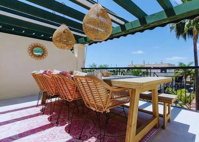 Stayatsas Luxury 2 Bedroom Apartment, 80 M2 Private Terrace, Pools, Walk To & Puerto Banus *