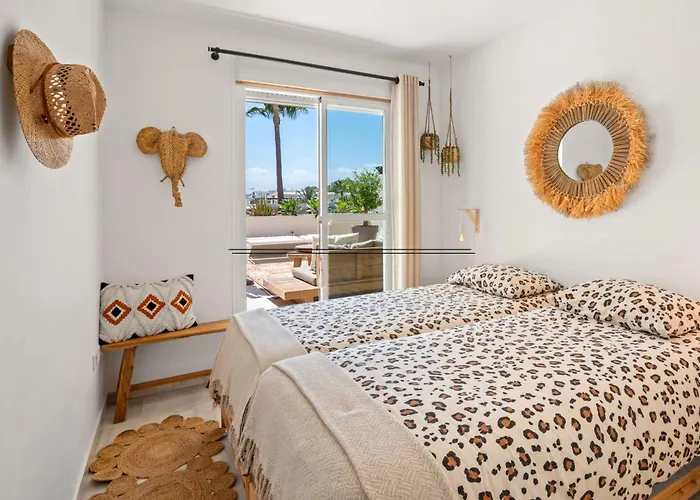 Stayatsas Luxury 2 Bedroom Apartment, 80 M2 Private Terrace, Pools, Walk To & Puerto Banus *