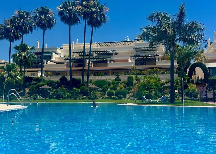 Stayatsas Luxury 2 Bedroom Apartment, 80 M2 Private Terrace, Pools, Walk To & Puerto Banus Appartamento