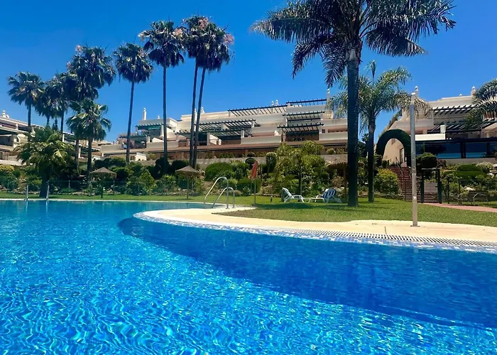 Appartamento Stayatsas Luxury 2 Bedroom Apartment, 80 M2 Private Terrace, Pools, Walk To & Puerto Banus *